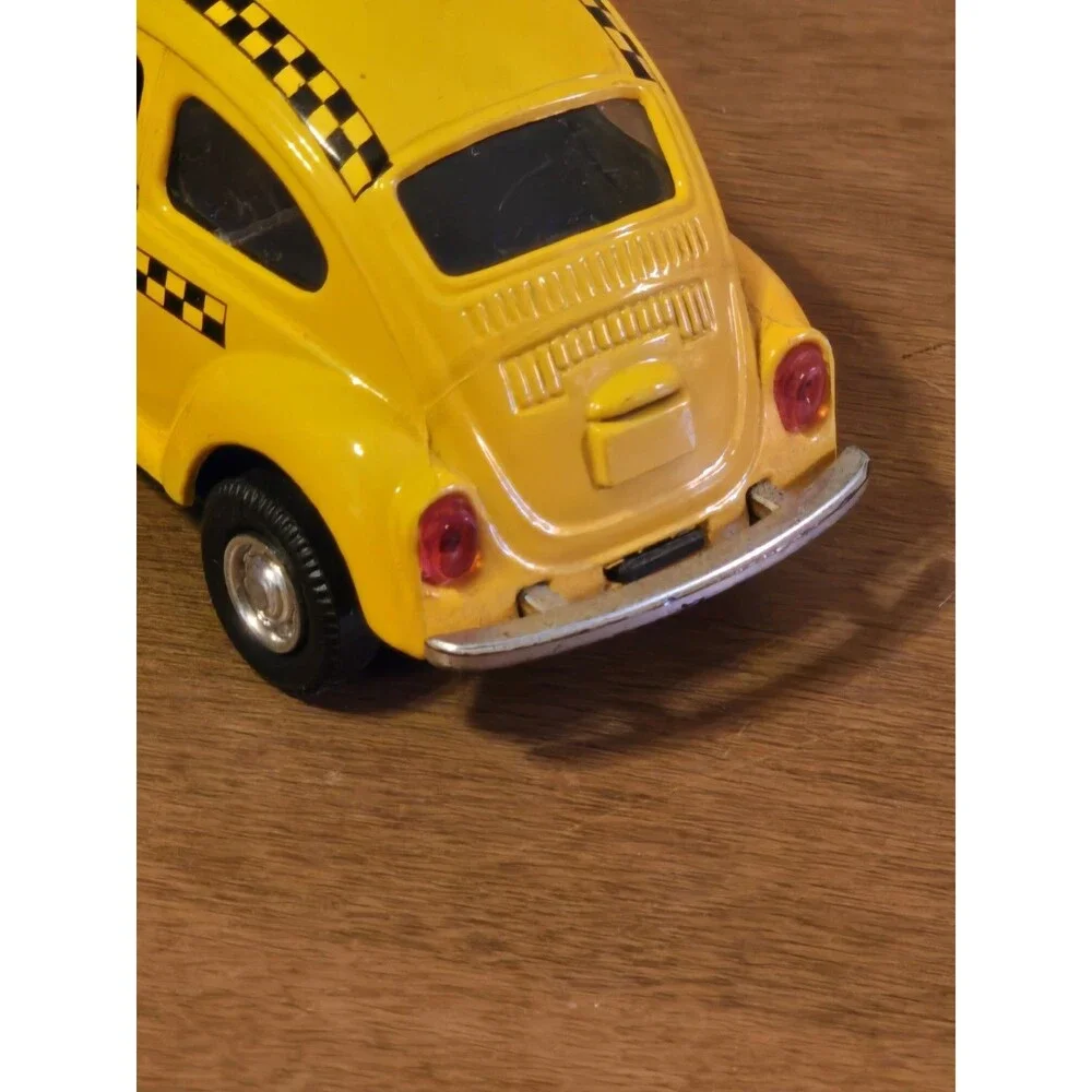 Vtg 90s Volkswagen VW Beetle Yellow Taxi Doors Open Pullback Mvmt